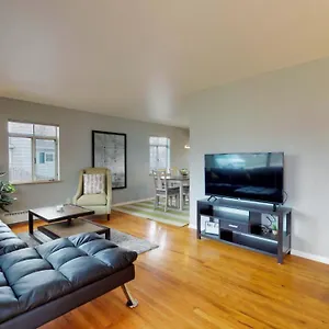 Holiday home 4 Bed + More Quiet Neighborhood, Denver